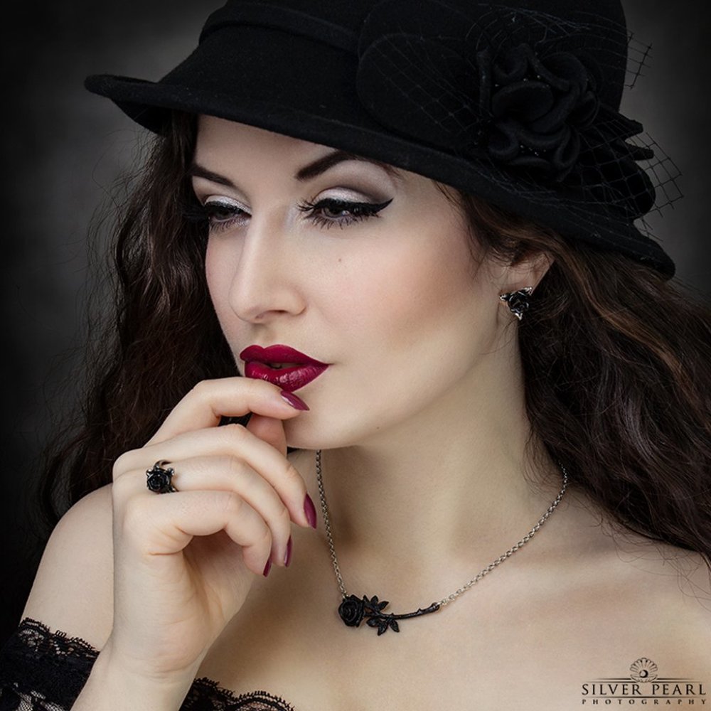 Alchemy Gothic Ring O'Roses Ear Studs Black Roses Pair Surg Post Earrings NWT - Picture 3 of 5